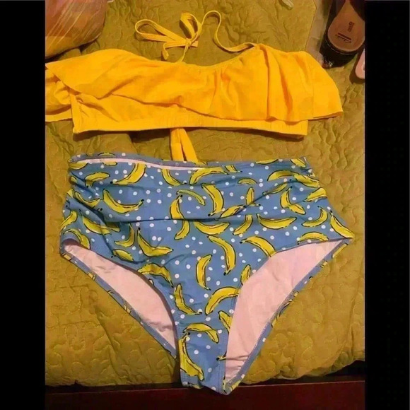 Bikini - Picture 1 of 2